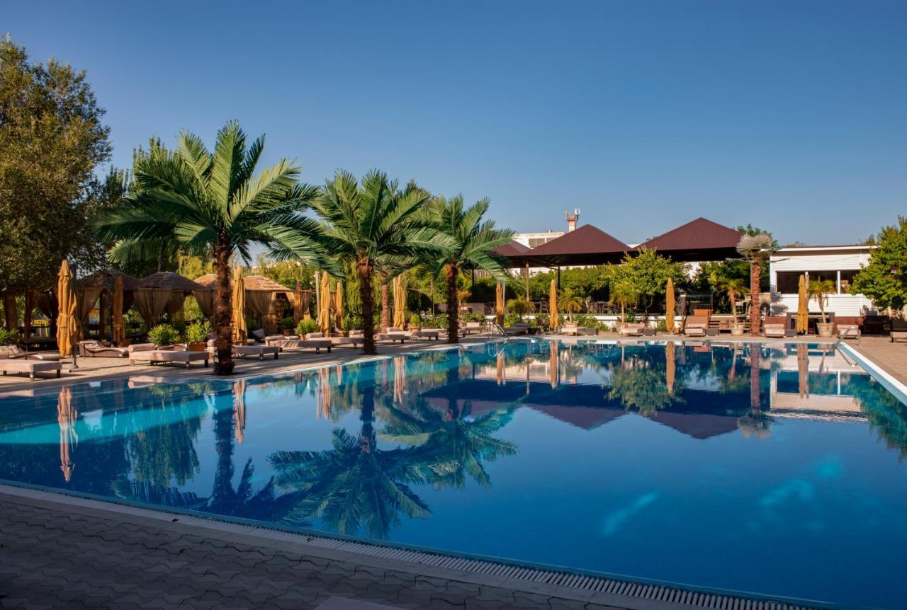 Cross Resort Hotel Єреван Екстер'єр фото