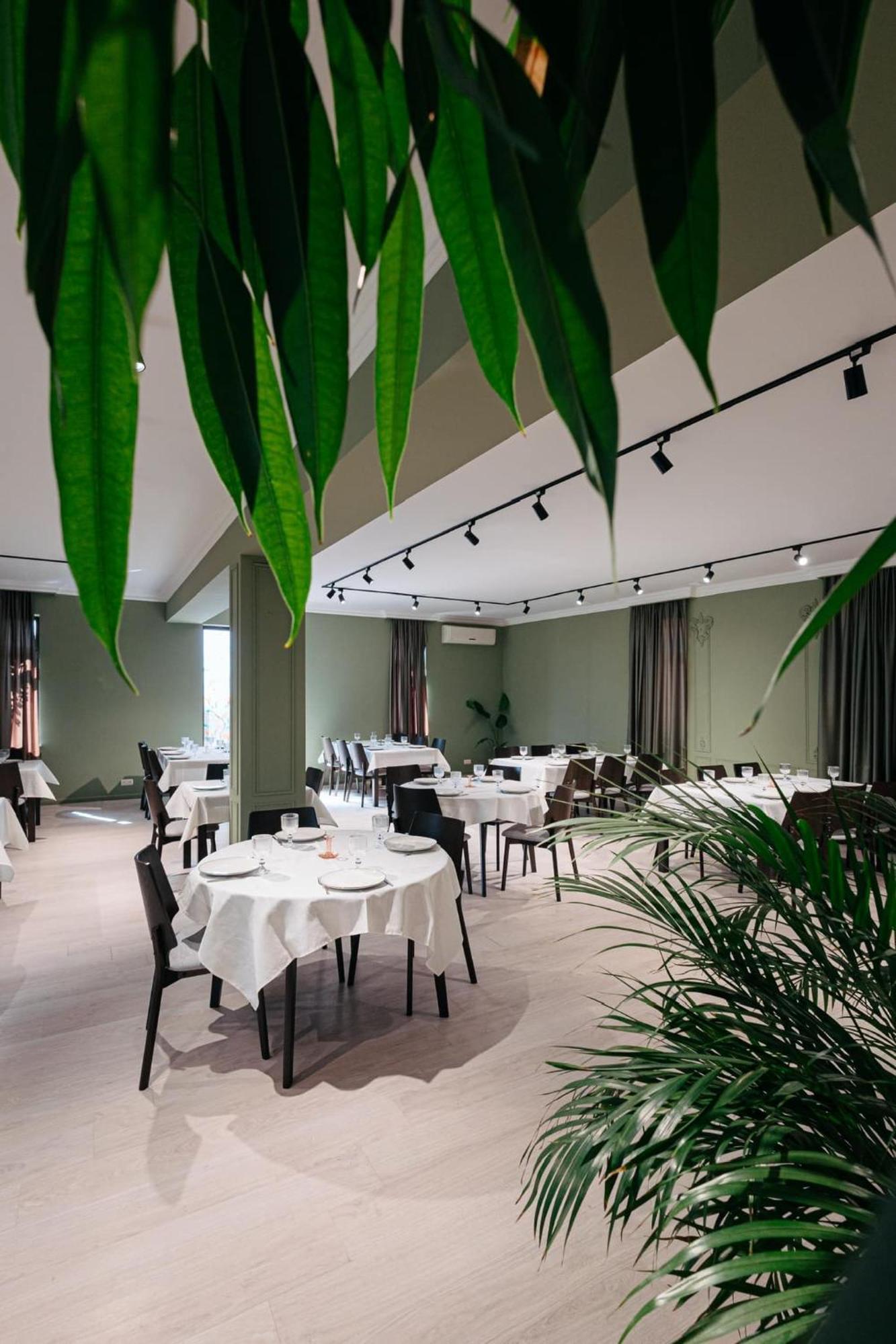 Cross Resort Hotel Єреван Екстер'єр фото