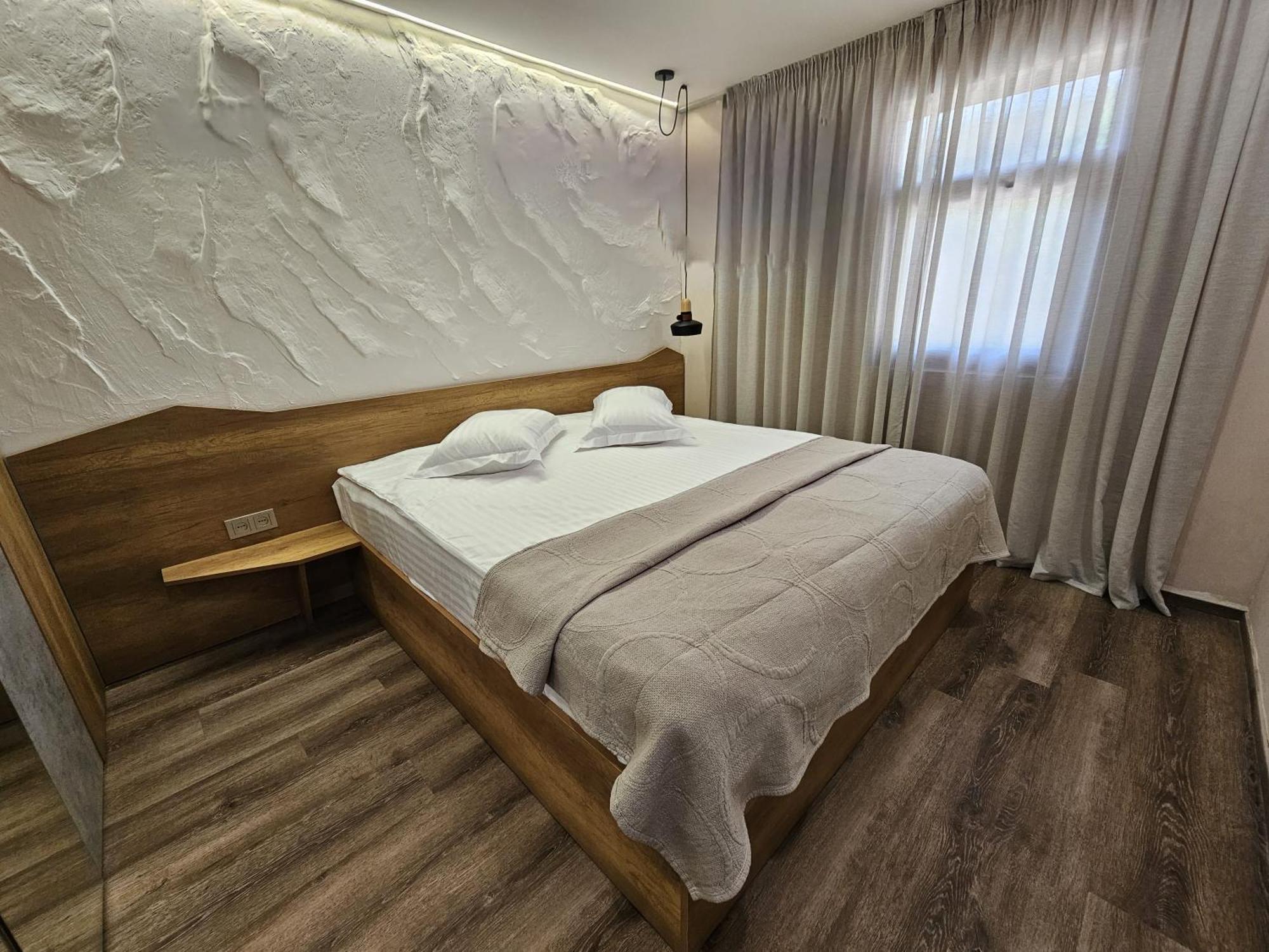 Cross Resort Hotel Єреван Екстер'єр фото