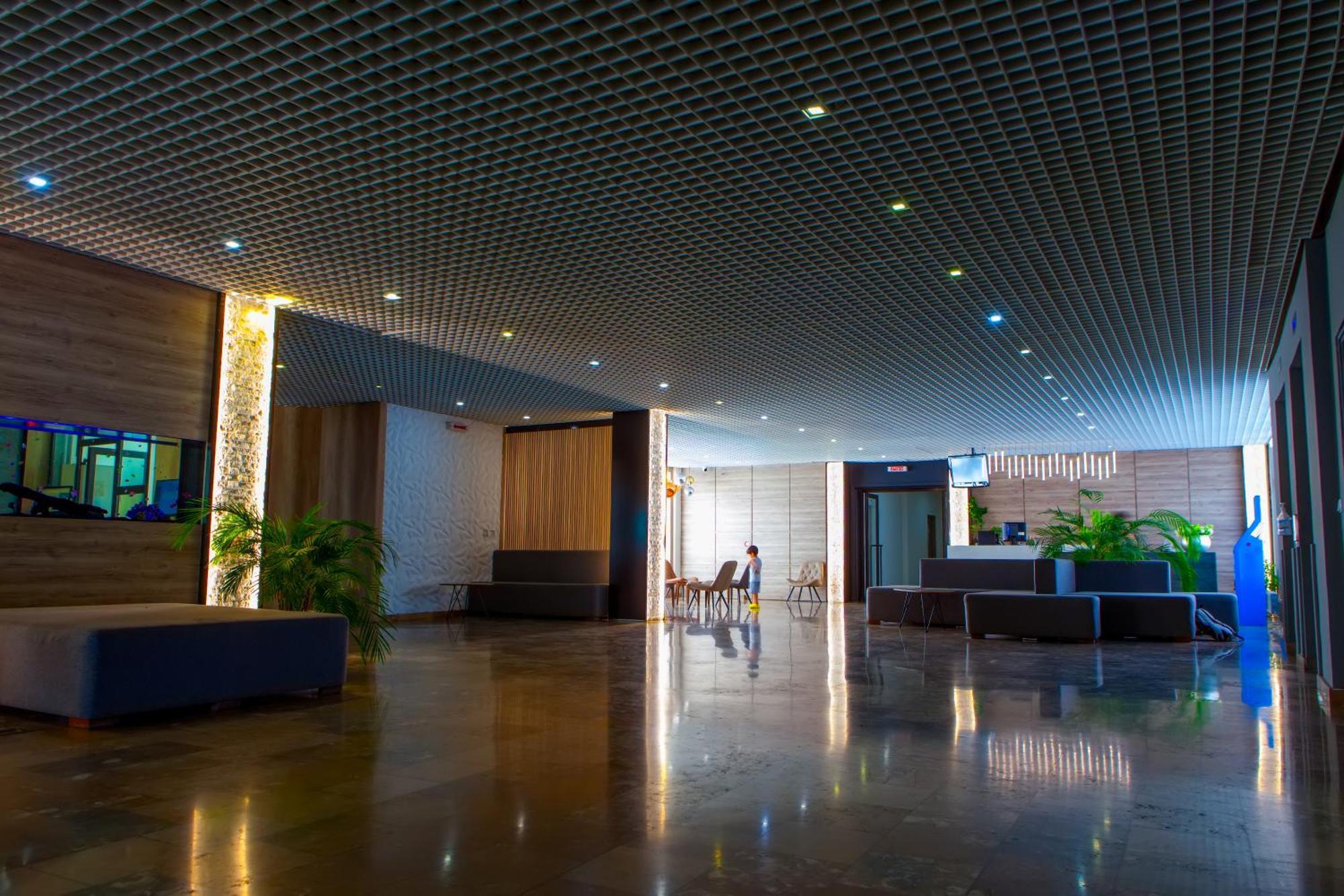 Cross Resort Hotel Єреван Екстер'єр фото